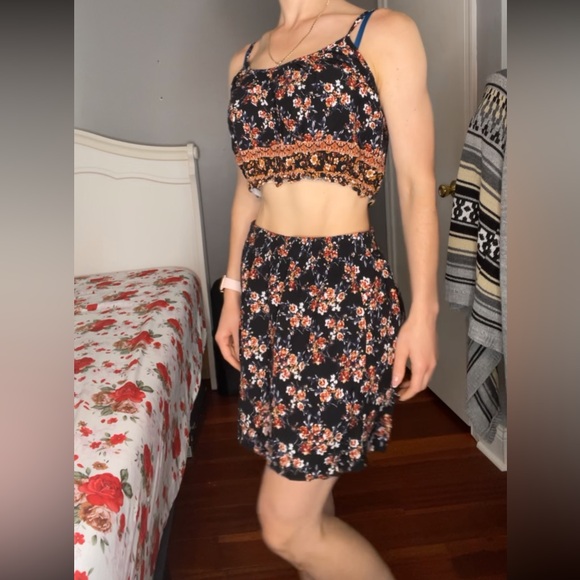 Two piece set - Picture 3 of 5